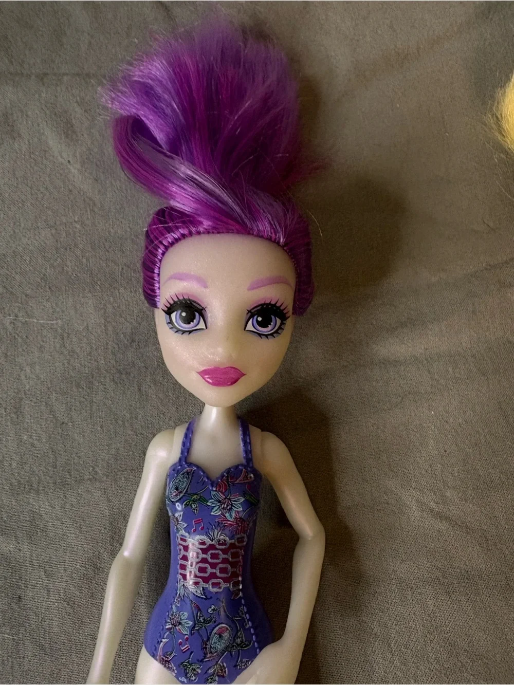 Monster High Laguna Blue and Ari Hauntington Swim  Dolls - Picture 2 of 5